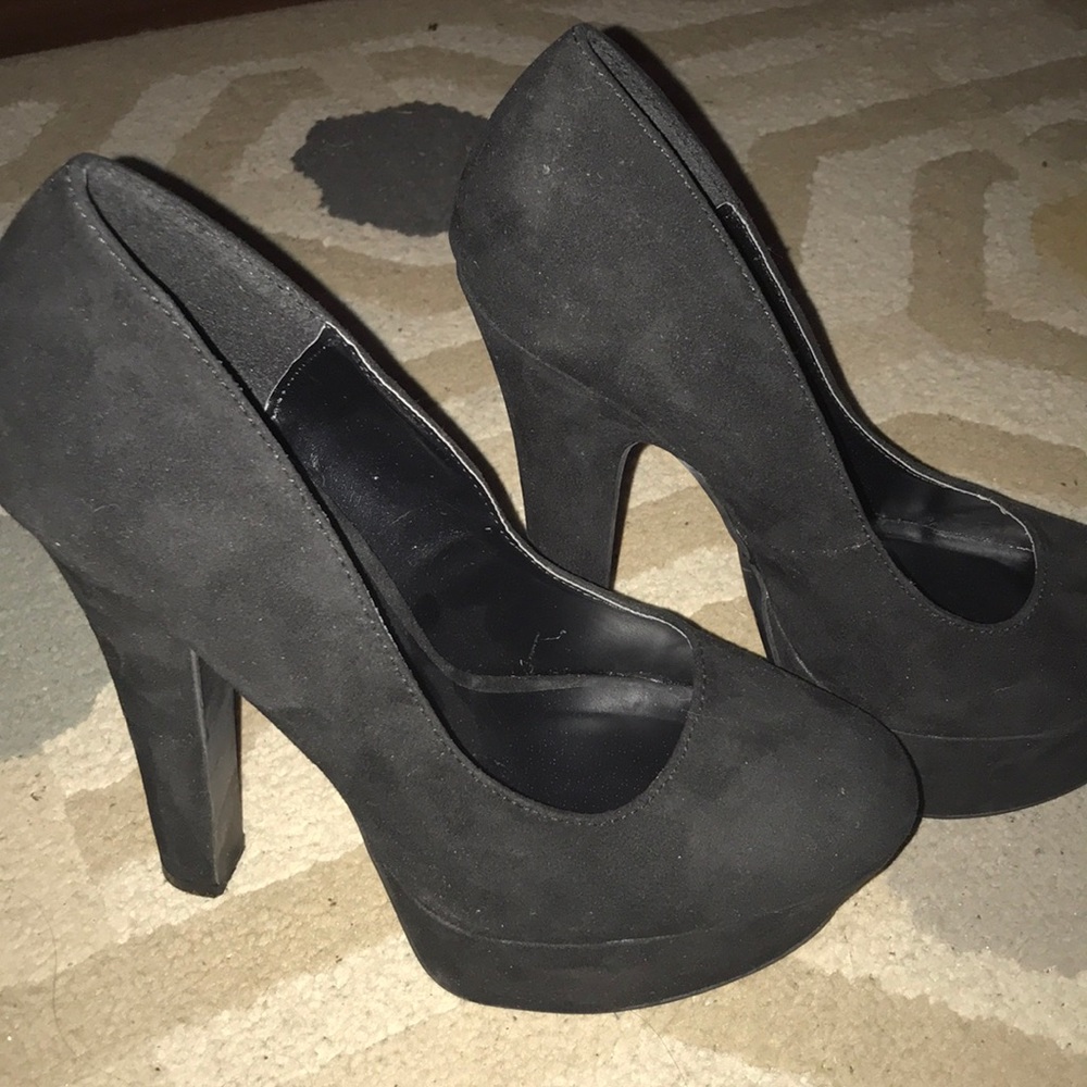 Black velvet heels